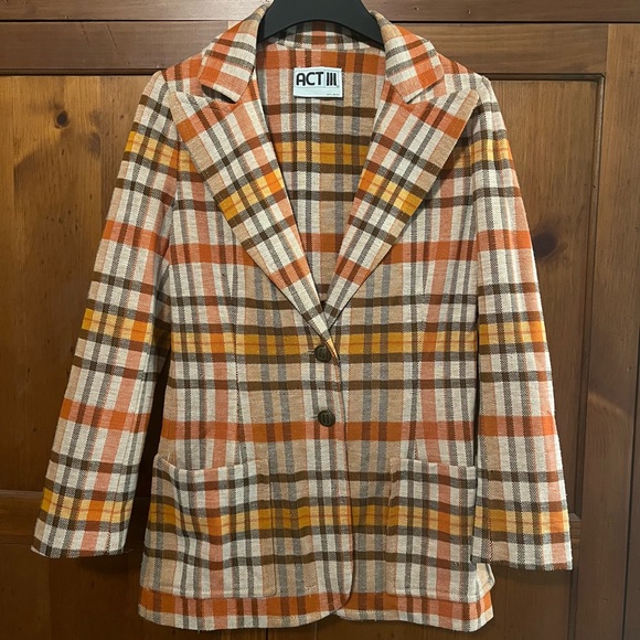 ACT lll women’s blazer. Size sm to med. No holes/tears. - Picture 2 of 3